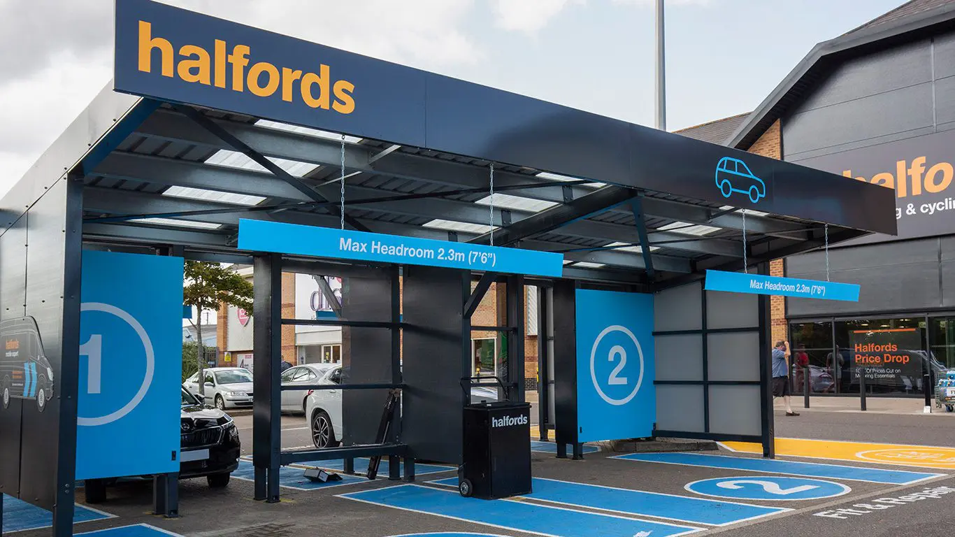 ELTA Automotive Secures Prestigious Contract with Halfords, Elevating Automotive Bulb Supply