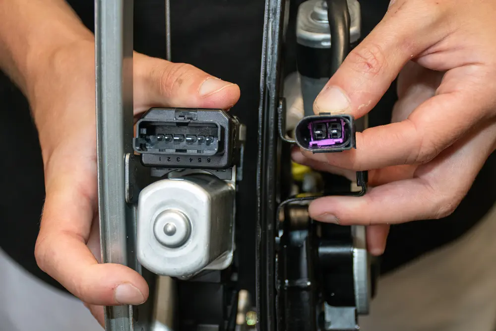2 pin vs 6 pin plug